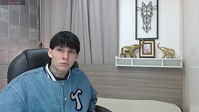 Iantwink18 online show from February 13, 10:17 pm