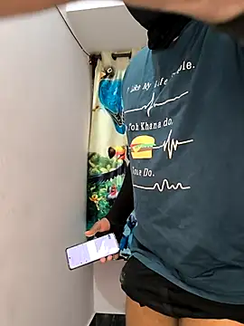 Family02 online show from March 26, 5:07 pm