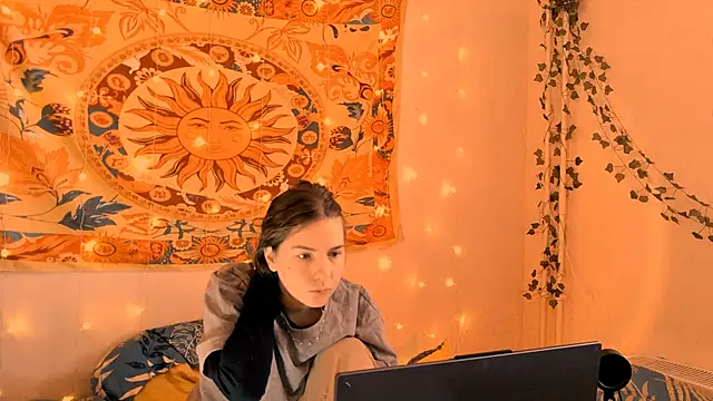 AliceCUNTach online show from February 18, 5:03 am