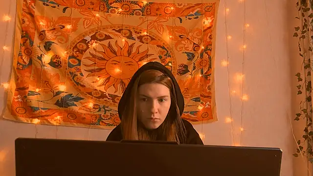 AliceCUNTach online show from April 11, 5:01 am