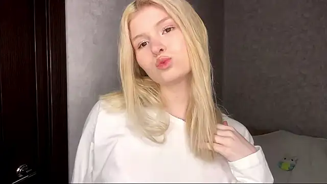 ShontaWasilko online show from March 24, 7:08 pm