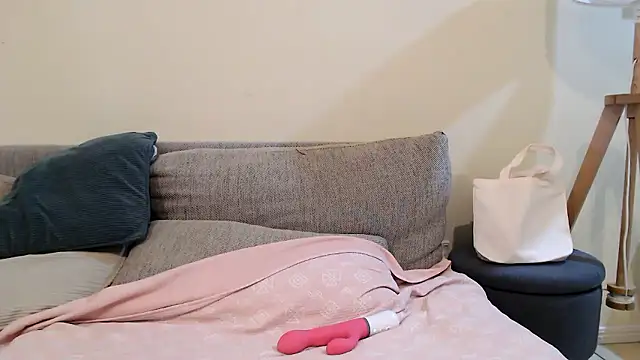 Snapshot of aussiepeaches chatting on January 17, 1:43 am aussiepeaches online show from January 17, 1:43 am