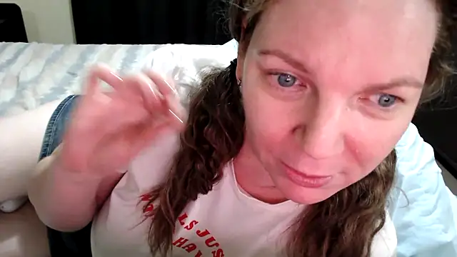 Snapshot of aussiepeaches chatting on January 17, 1:49 pm aussiepeaches online show from January 17, 1:49 pm