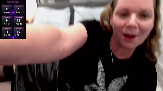 aussiepeaches online show from April 5, 11:29 am