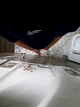 winter0cold  online show from October 17, 4:37 am