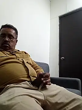 Snapshot of HomHot47 chatting on November 11, 2:33 am HomHot47 online show from November 11, 2:33 am