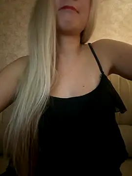 Snapshot of Nikihot__ chatting on October 13, 9:59 pm Nikihot online show from October 13, 9:59 pm