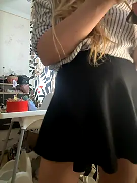 Snapshot of Nikihot__ chatting on November 22, 10:58 am Nikihot online show from November 22, 10:58 am