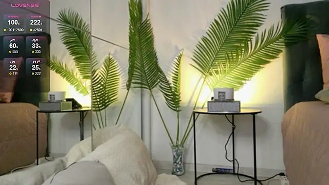 JuliaQuin online show from October 3, 2:08 am