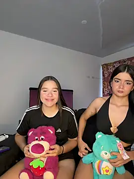 Snapshot of Ashley_and_Zoe chatting on July 2, 9:54 pm Ashley and Zoe online show from July 2, 9:54 pm