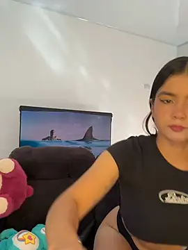 Snapshot of Ashley_and_Zoe chatting on July 5, 8:05 pm Ashley and Zoe online show from July 5, 8:05 pm