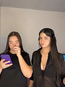 Snapshot of Ashley_and_Zoe chatting on July 18, 10:57 pm Ashley and Zoe online show from July 18, 10:57 pm