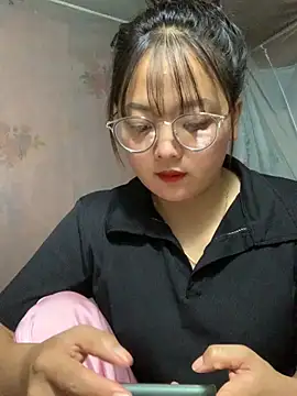 Snapshot of July-y chatting on September 14, 2:11 am July-y online show from September 14, 2:11 am