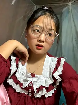 Snapshot of July-y chatting on September 14, 3:00 pm July-y online show from September 14, 3:00 pm