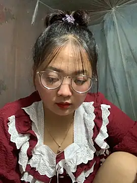 Snapshot of July-y chatting on September 15, 1:33 pm July-y online show from September 15, 1:33 pm