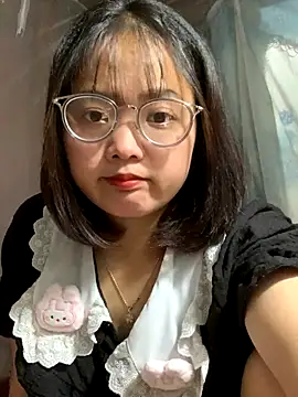 Snapshot of July-y chatting on September 19, 1:29 am July-y online show from September 19, 1:29 am