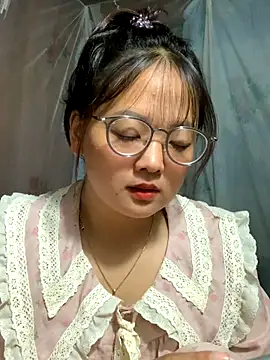 Snapshot of July-y chatting on September 19, 1:34 pm July-y online show from September 19, 1:34 pm
