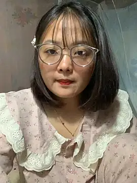 Snapshot of July-y chatting on September 23, 6:27 am July-y online show from September 23, 6:27 am