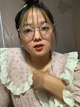 Snapshot of July-y chatting on September 24, 1:42 am July-y online show from September 24, 1:42 am