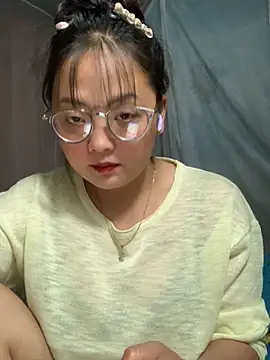Snapshot of July-y chatting on September 24, 3:59 pm July-y online show from September 24, 3:59 pm