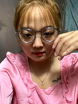 Snapshot of July-y chatting on September 28, 7:47 am July-y online show from September 28, 7:47 am