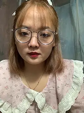 Snapshot of July-y chatting on September 29, 3:00 am July-y online show from September 29, 3:00 am