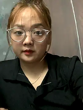 Snapshot of July-y chatting on October 13, 7:41 am July-y online show from October 13, 7:41 am