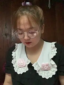 Snapshot of July-y chatting on October 19, 10:16 am July-y online show from October 19, 10:16 am