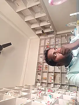 Snapshot of blackdick44 chatting on November 10, 8:13 am blackdick44 online show from November 10, 8:13 am