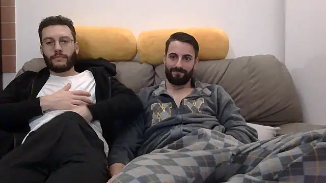 Amicisegreti online show from March 6, 9:55 pm