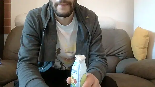 Amicisegreti online show from April 4, 5:27 am