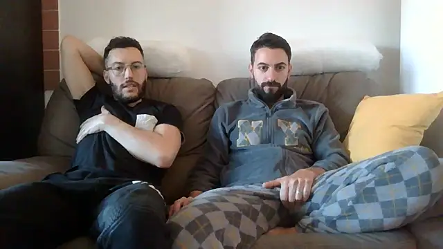 Amicisegreti online show from April 7, 5:30 am