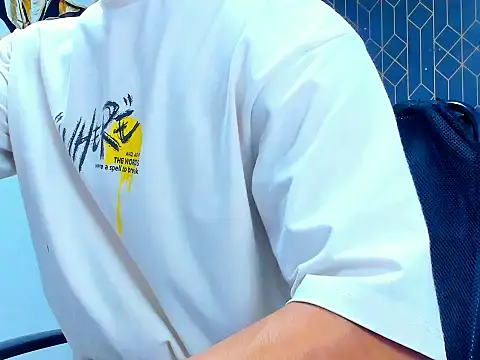 Snapshot of adrian_ray chatting on November 6, 5:58 pm adrian ray online show from November 6, 5:58 pm