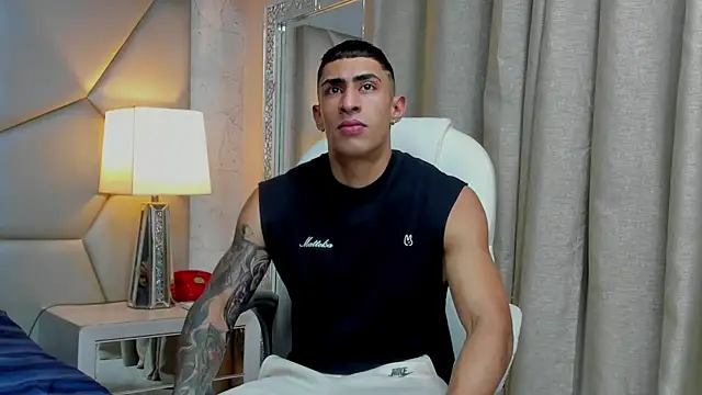 Snapshot of adrian_ray chatting on November 10, 6:29 pm adrian ray online show from November 10, 6:29 pm