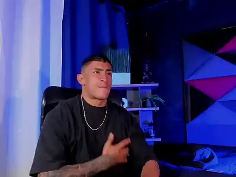 Snapshot of adrian_ray chatting on December 1, 6:46 pm adrian ray online show from December 1, 6:46 pm