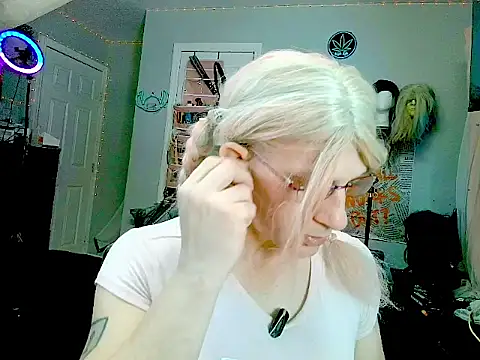 mistismoker online show from April 18, 3:10 am