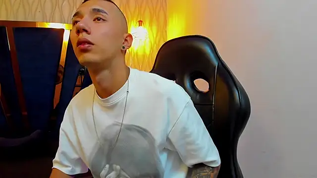 Justin Lakee online show from October 9, 11:14 pm