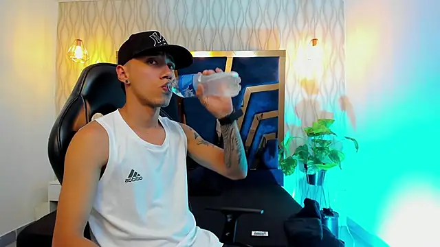 Justin Lakee online show from October 15, 11:16 pm