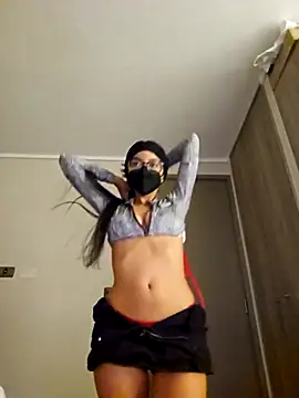 Snapshot of Liarmosca21 chatting on April 21, 3:24 am Liarmosca21 online show from April 21, 3:24 am