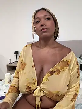 Snapshot of x_deluLuz_x chatting on September 18, 11:51 pm x deluLuz x online show from September 18, 11:51 pm