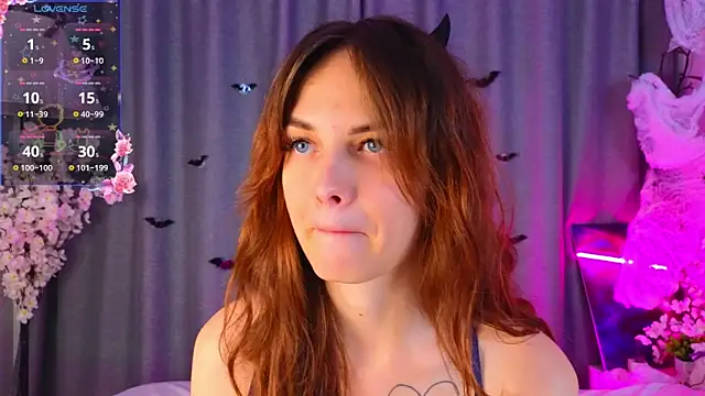 Snapshot of LisaDrake chatting on October 25, 7:19 pm LisaDrake online show from October 25, 7:19 pm