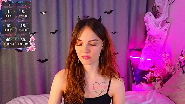 Snapshot of LisaDrake chatting on October 26, 7:42 pm LisaDrake online show from October 26, 7:42 pm