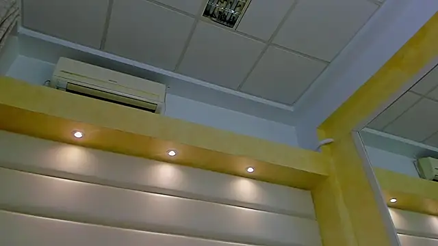 Snapshot of Jelly_Bee chatting on October 30, 8:31 pm Jelly Bee online show from October 30, 8:31 pm