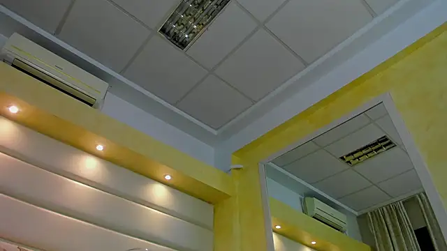 Snapshot of Jelly_Bee chatting on November 18, 8:46 pm Jelly Bee online show from November 18, 8:46 pm