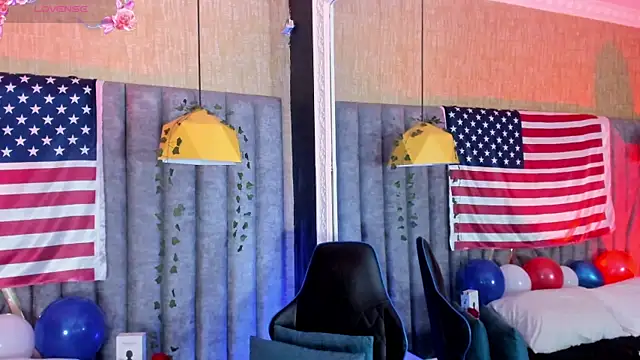 SkylerBloomm online show from July 4, 4:13 pm