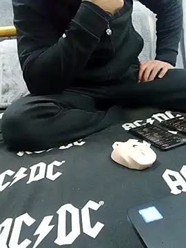 yazinyazin1 online show from December 18, 5:30 pm