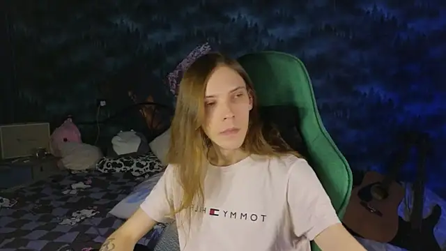 Snapshot of artass2 chatting on October 1, 9:32 pm artass2 online show from October 1, 9:32 pm