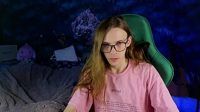 Snapshot of artass2 chatting on October 30, 9:48 pm artass2 online show from October 30, 9:48 pm