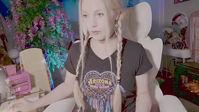 Talulaa online show from May 31, 9:27 pm