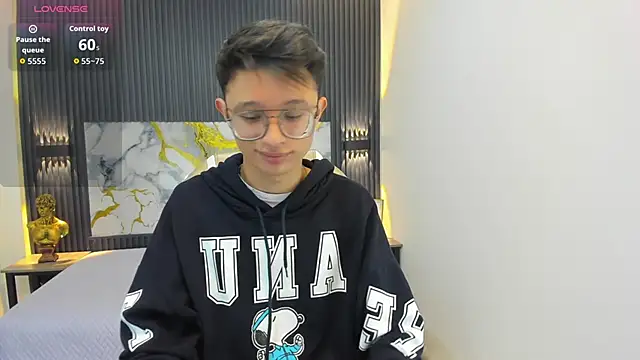 SantiagoRusso18 online show from September 24, 12:08 pm